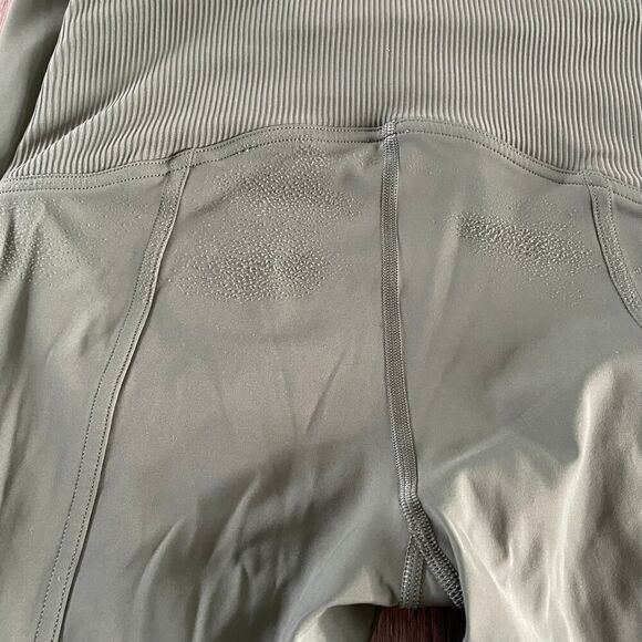 Lululemon Train Free High-Rise Crop Tight Legging in Algae Green - Size: 6 - Picture 10 of 13